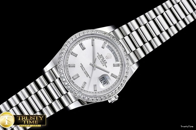 0213 RDD0207F – DayDate Compact 677